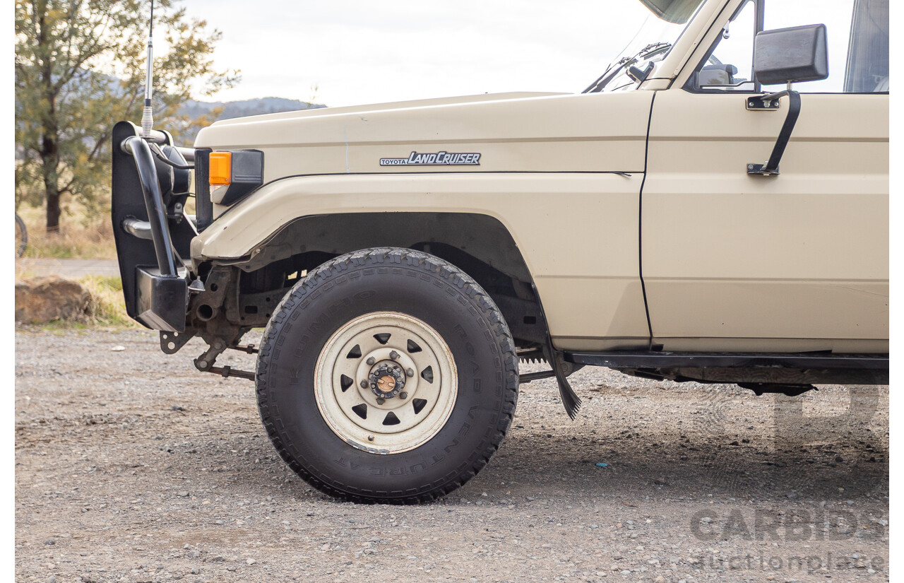 9/1985 Toyota Landcruiser (4x4) HJ75RP 2d C/Chas Goldrush Diesel 4.0L - Tipper
