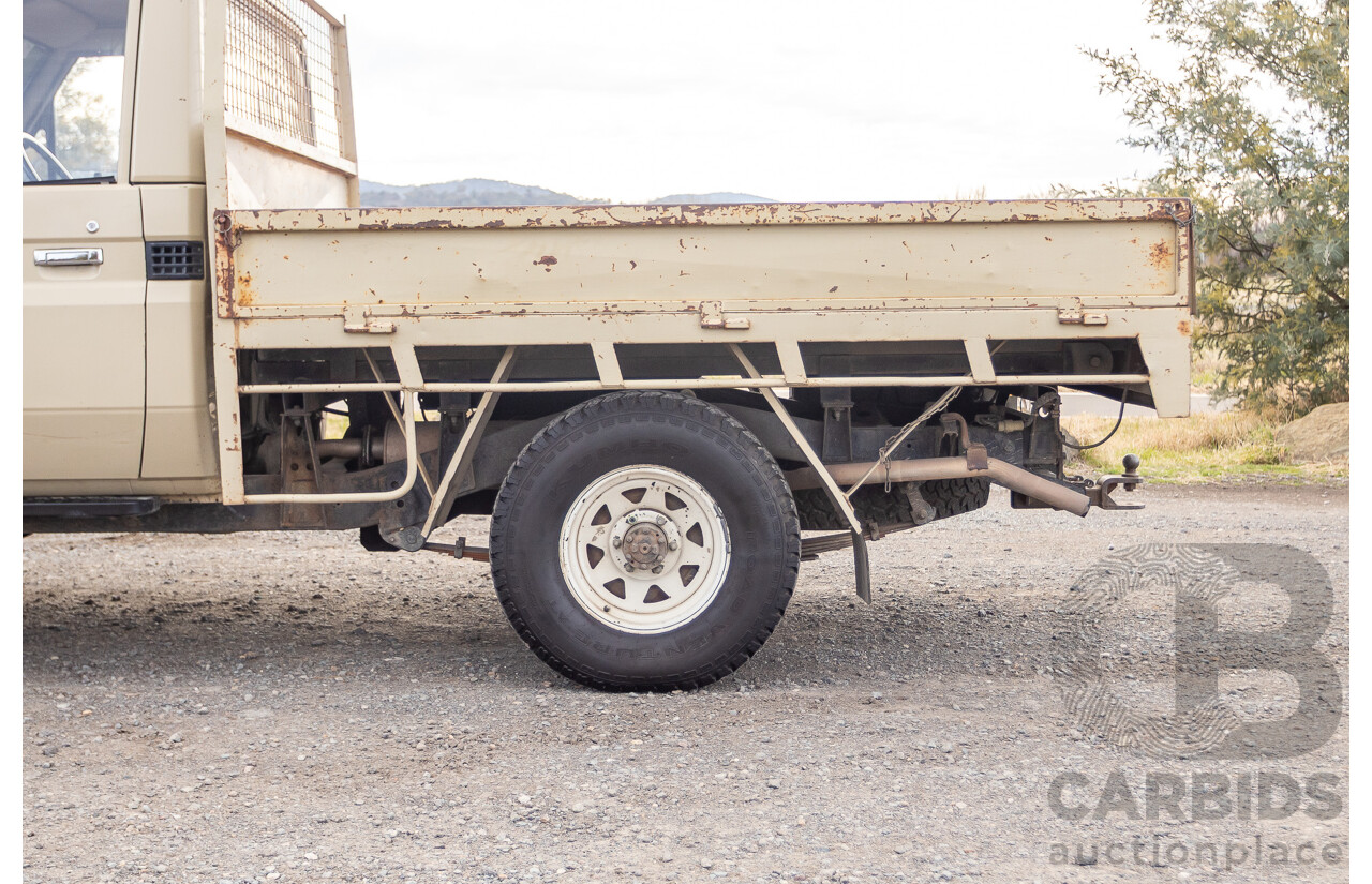 9/1985 Toyota Landcruiser (4x4) HJ75RP 2d C/Chas Goldrush Diesel 4.0L - Tipper