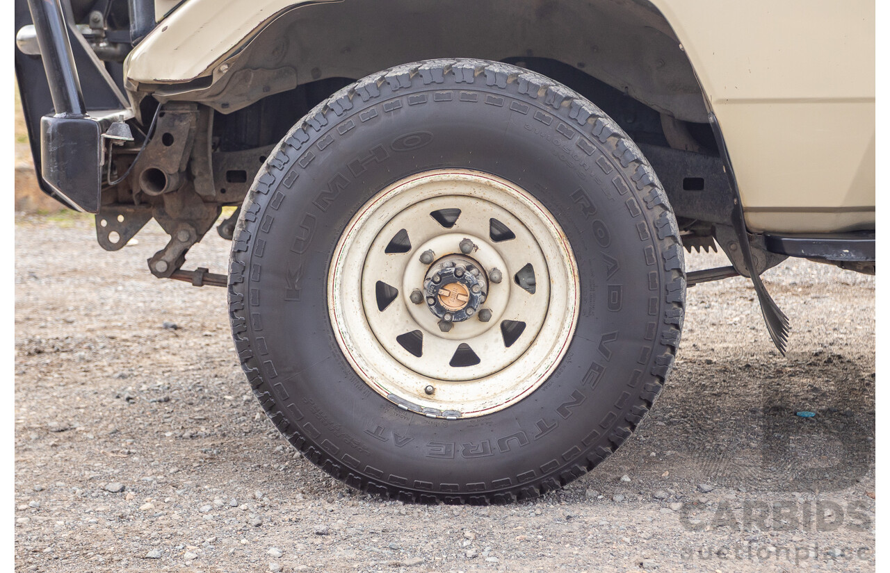 9/1985 Toyota Landcruiser (4x4) HJ75RP 2d C/Chas Goldrush Diesel 4.0L - Tipper
