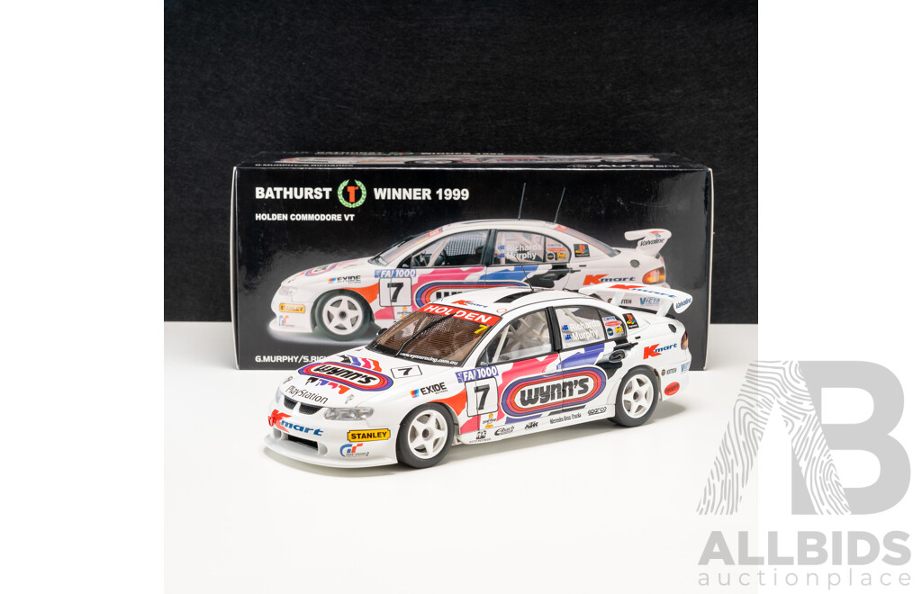 Auto Art Holden VT Commodore V8 Supercar 1999 FAI 1000 #7 Greg Murphy/ Steven Richards Wynn's 1:18 Scale Model Car - COA Included