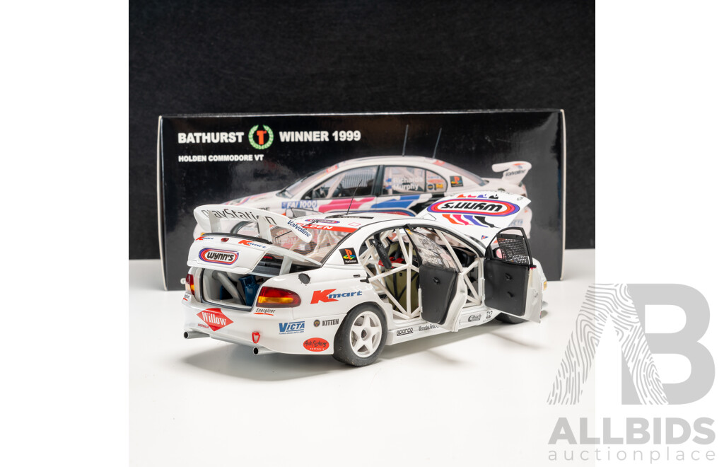 Auto Art Holden VT Commodore V8 Supercar 1999 FAI 1000 #7 Greg Murphy/ Steven Richards Wynn's 1:18 Scale Model Car - COA Included