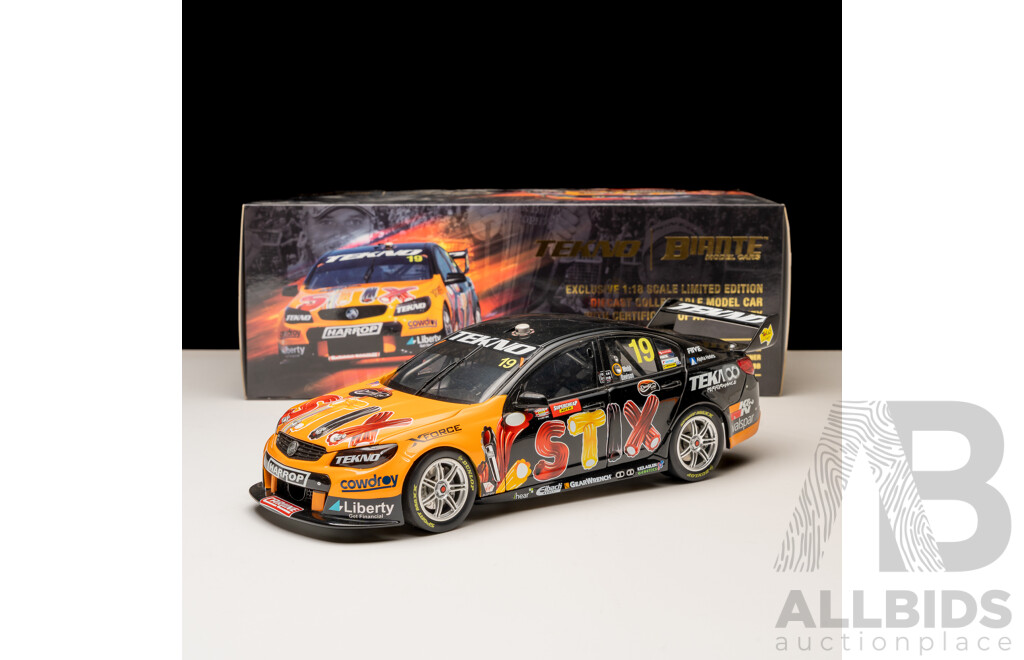 Biante Holden VF Commodore Supercar 2016 Bathurst 1000 Winners #19 Will Davidson/Jonathon Webb 1:18 Scale Model Car - COA Included