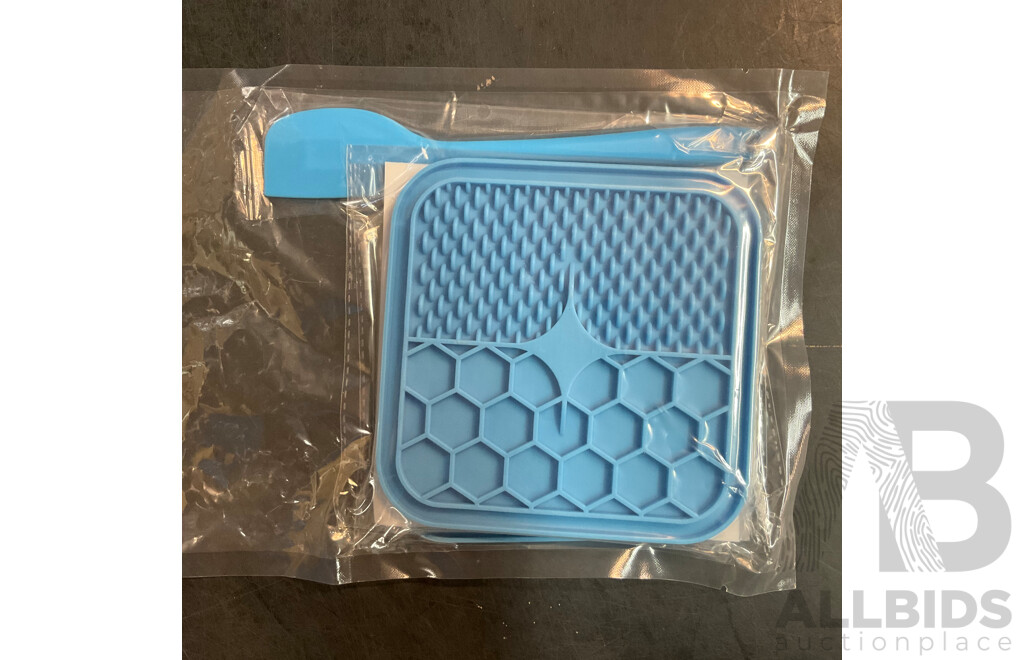 Lick Mat for Dogs 2 Packs X40 & Pet Window Bed X10 - Lot of 50