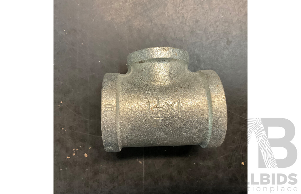 Galvanized Pipe Plumbing Fittings - 1 1/4 X1- Lot of 67