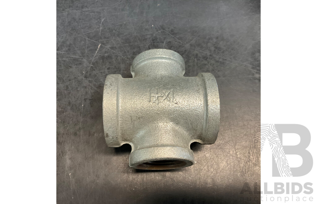 Galvanized Pipe Plumbing Fittings - 1 1/4 X1- Lot of 67