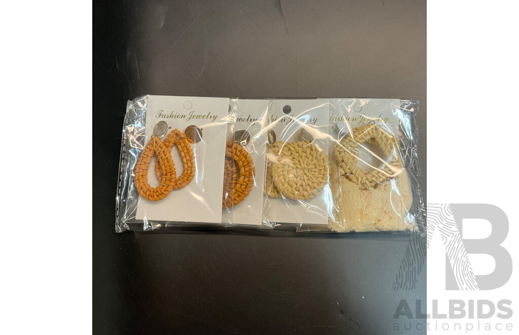 Mixed Lot - Kids Glow in the Dark Blanket & Kids Instax Photo Album & Earring Pack, Angel Costume & Necklace Holder and More