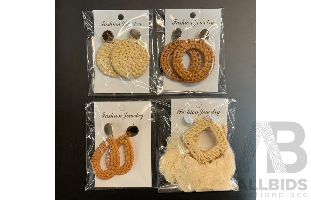 Mixed Lot - Kids Glow in the Dark Blanket & Kids Instax Photo Album & Earring Pack, Angel Costume & Necklace Holder and More