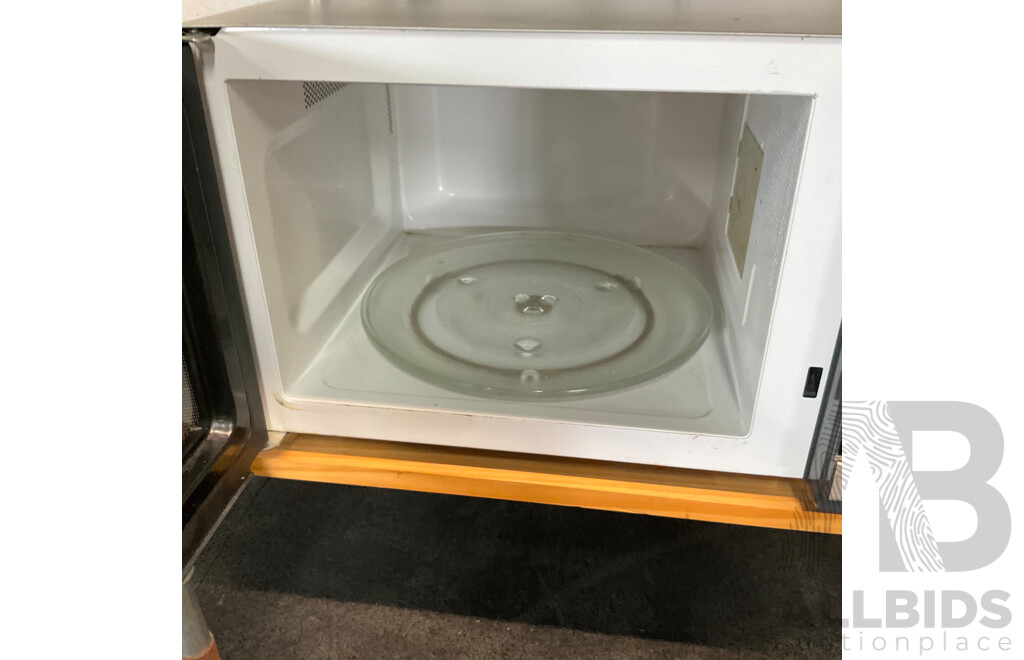 Custom Work Bench with Lumina 34L Rotisserie Oven & Breville BM0300 Microwave & Philips HD9220 Airfryer &Westinghouse 140 Fridge