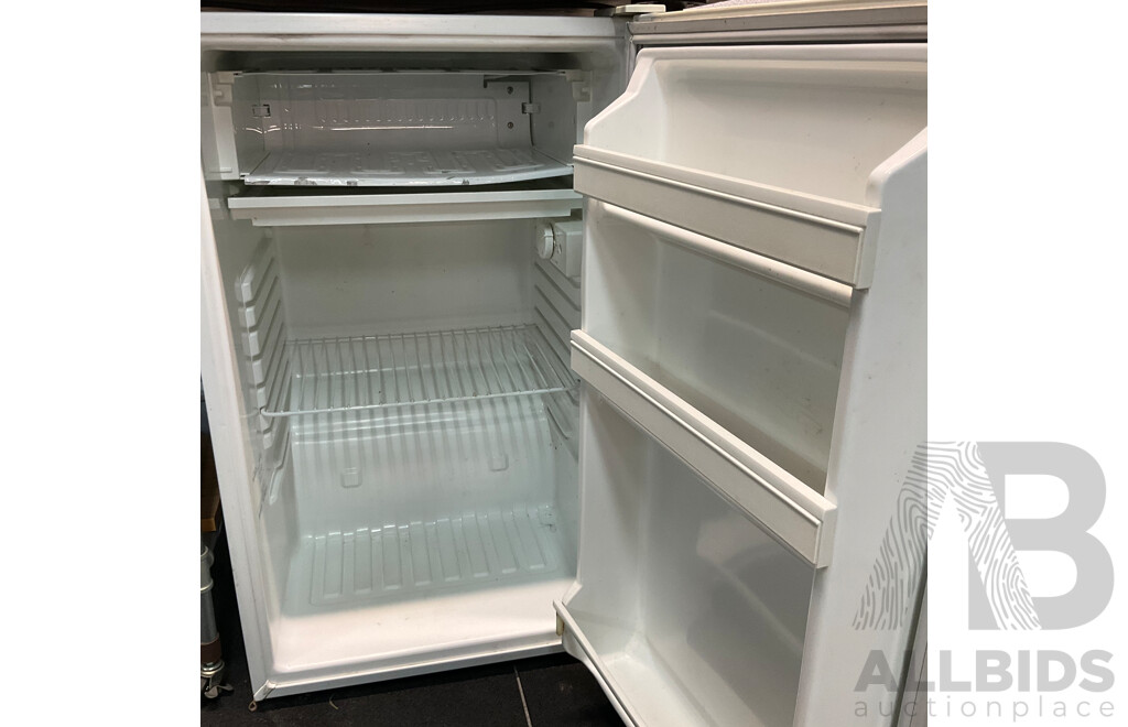 Custom Work Bench with Lumina 34L Rotisserie Oven & Breville BM0300 Microwave & Philips HD9220 Airfryer &Westinghouse 140 Fridge