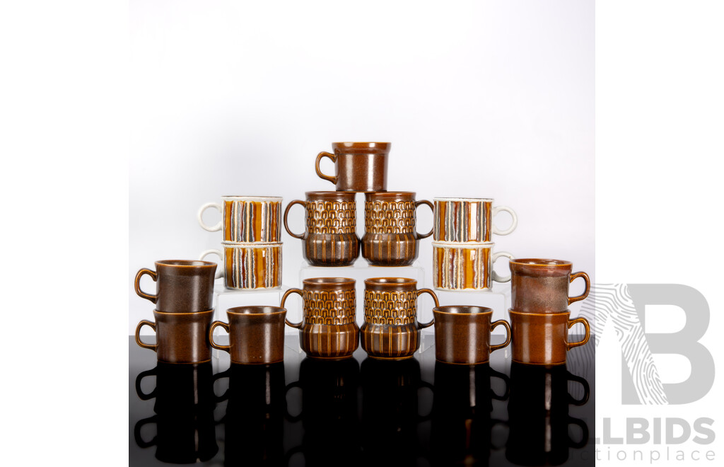 Collection Mid Century Crockery Comprising Four Midwinter Mugs, Seven Wedgwood Stirling Tea Cups, Four Wedgwood Pennine Mugs