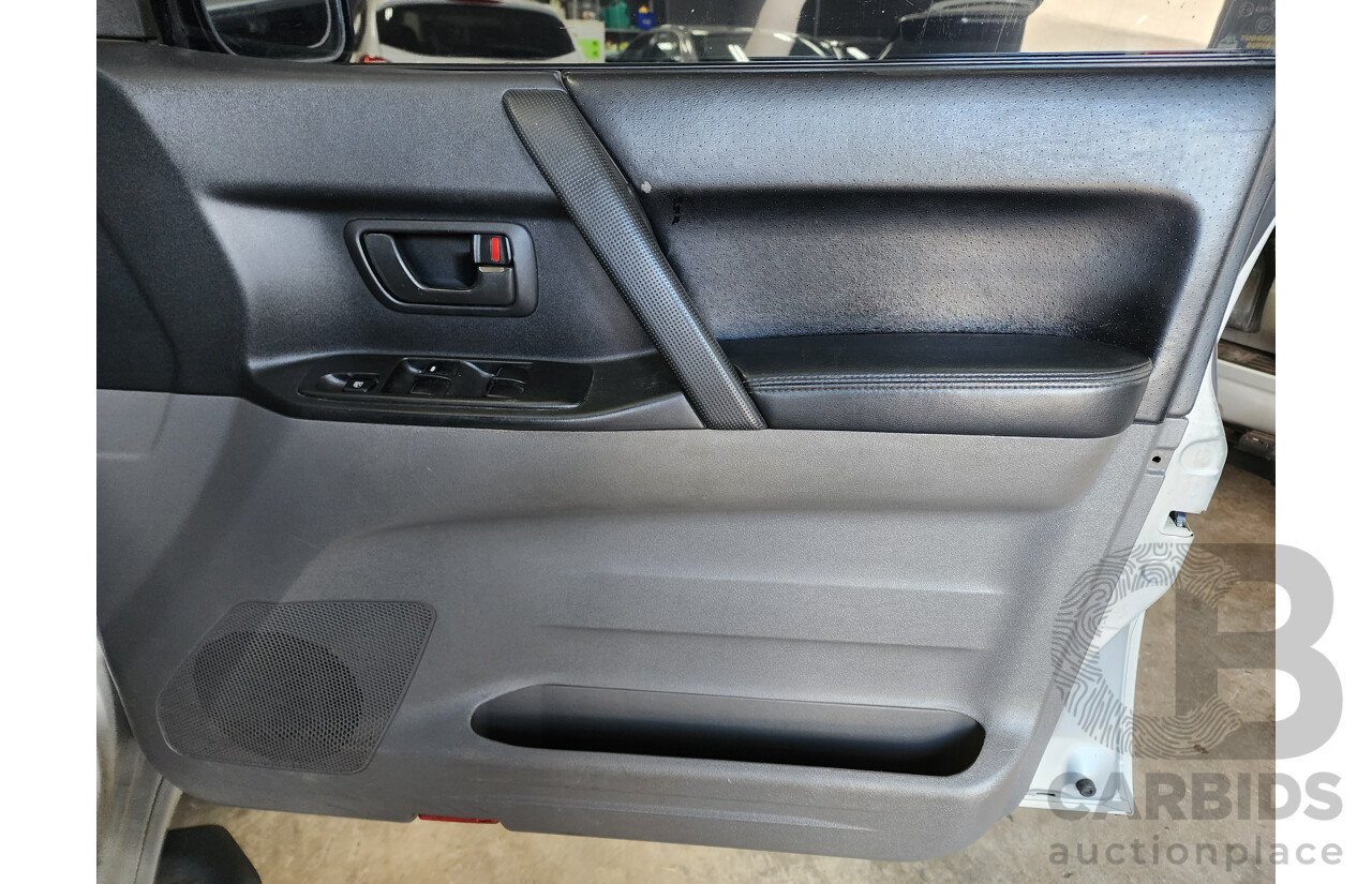 3/2001 Mitsubishi Pajero Exceed LWB (4x4) NM 4d Wagon Silver 3.5L