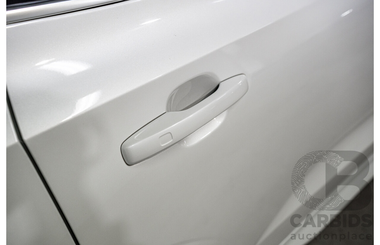 04/2019 Volvo XC60 T6 R-Design (AWD) 246 MY19 4d Wagon Crystal White Pearl Twincharged 2.0L