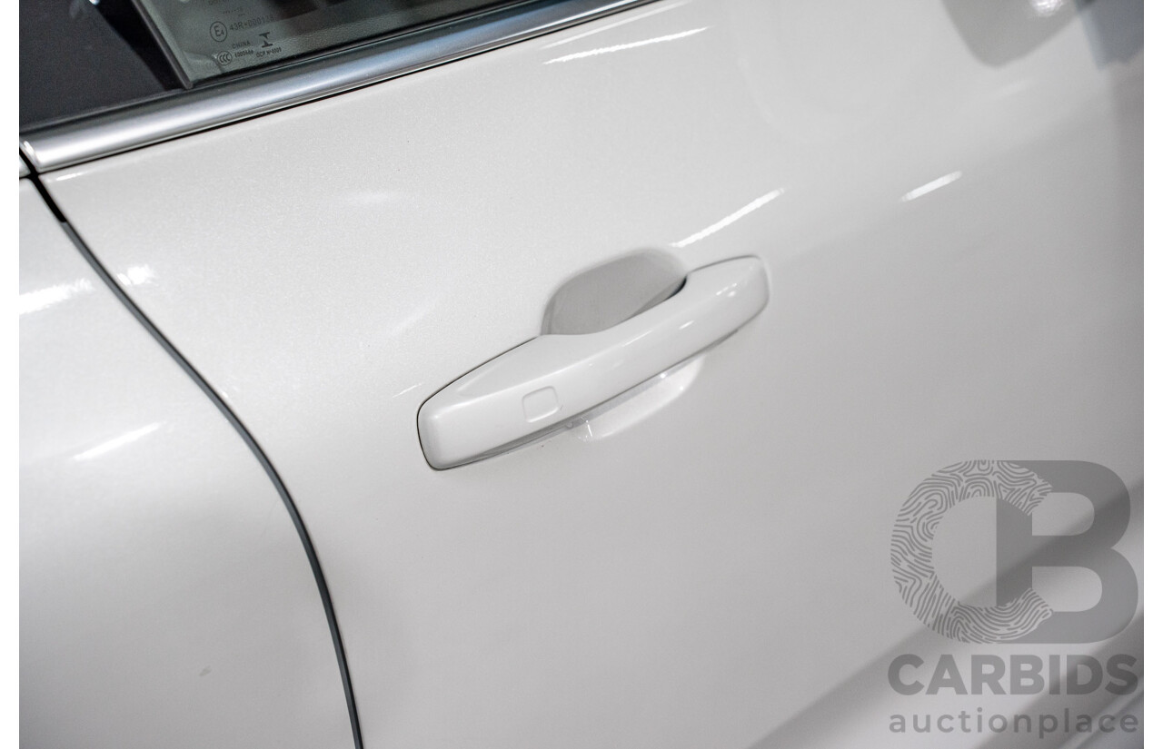 04/2019 Volvo XC60 T6 R-Design (AWD) 246 MY19 4d Wagon Crystal White Pearl Twincharged 2.0L