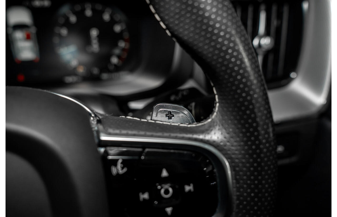 04/2019 Volvo XC60 T6 R-Design (AWD) 246 MY19 4d Wagon Crystal White Pearl Twincharged 2.0L