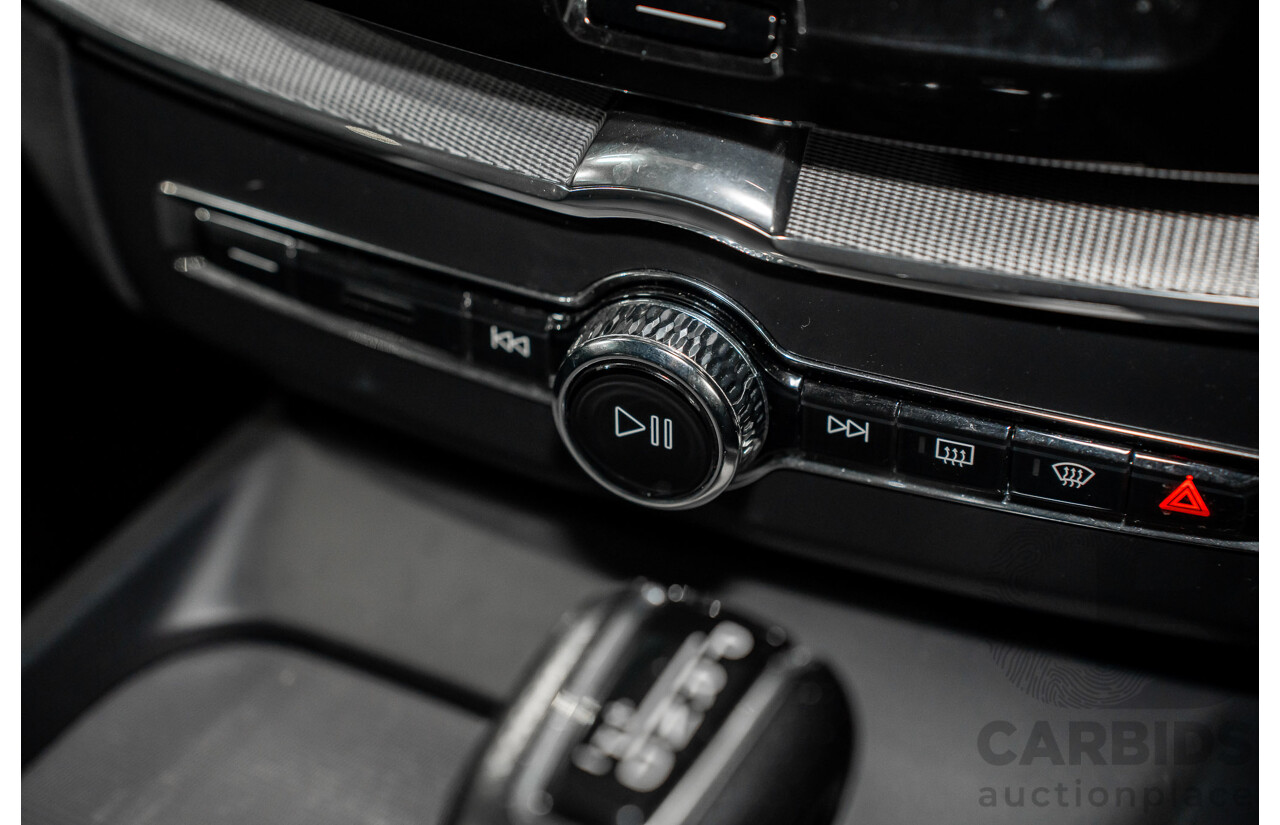 04/2019 Volvo XC60 T6 R-Design (AWD) 246 MY19 4d Wagon Crystal White Pearl Twincharged 2.0L