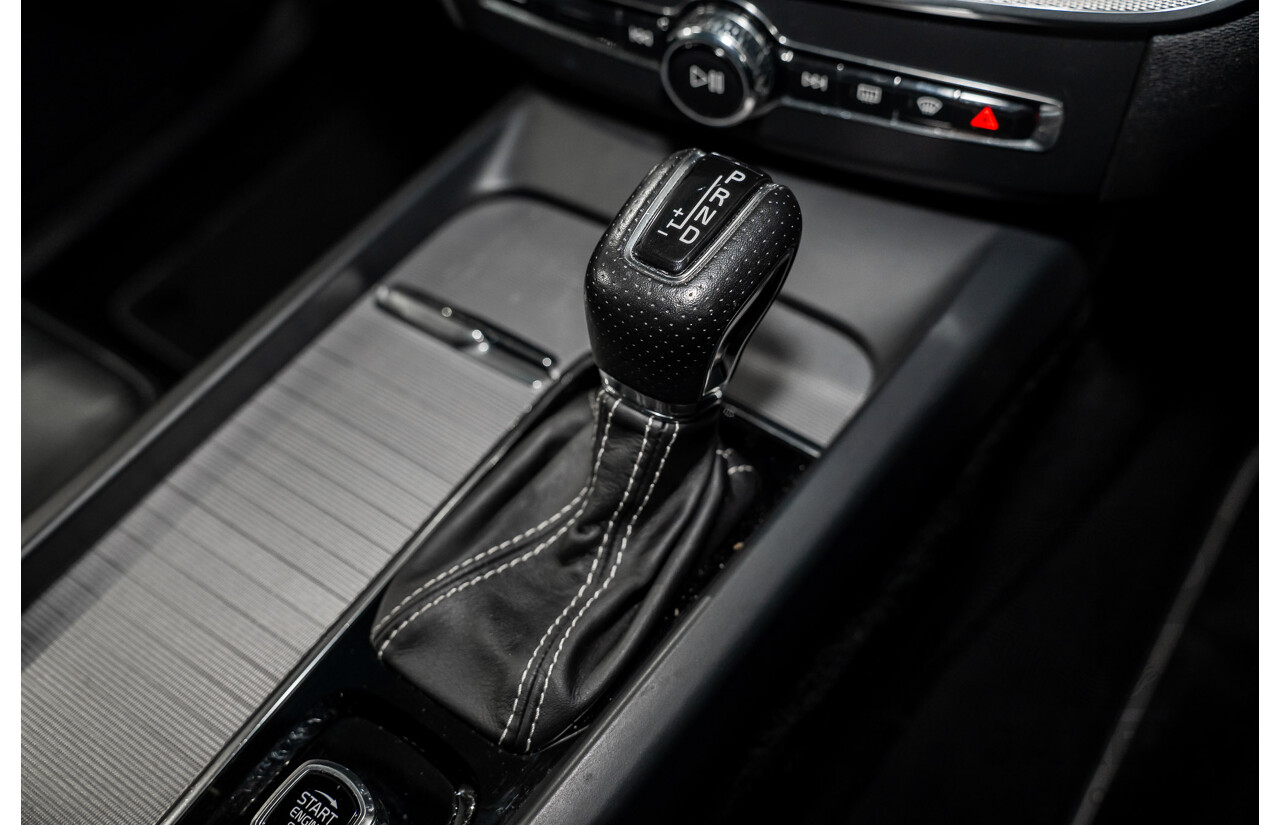 04/2019 Volvo XC60 T6 R-Design (AWD) 246 MY19 4d Wagon Crystal White Pearl Twincharged 2.0L