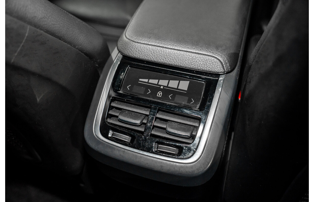 04/2019 Volvo XC60 T6 R-Design (AWD) 246 MY19 4d Wagon Crystal White Pearl Twincharged 2.0L