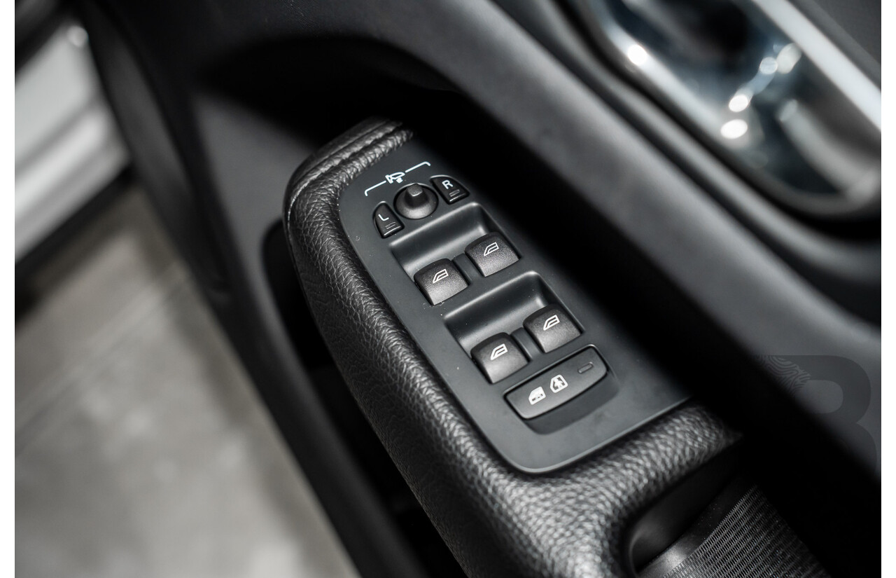 04/2019 Volvo XC60 T6 R-Design (AWD) 246 MY19 4d Wagon Crystal White Pearl Twincharged 2.0L