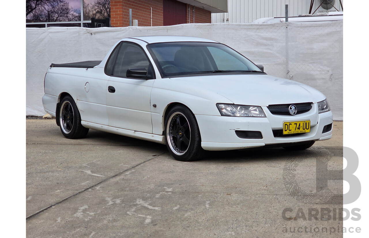 8/2005 Holden Commodore  VZ Utility White 3.6L