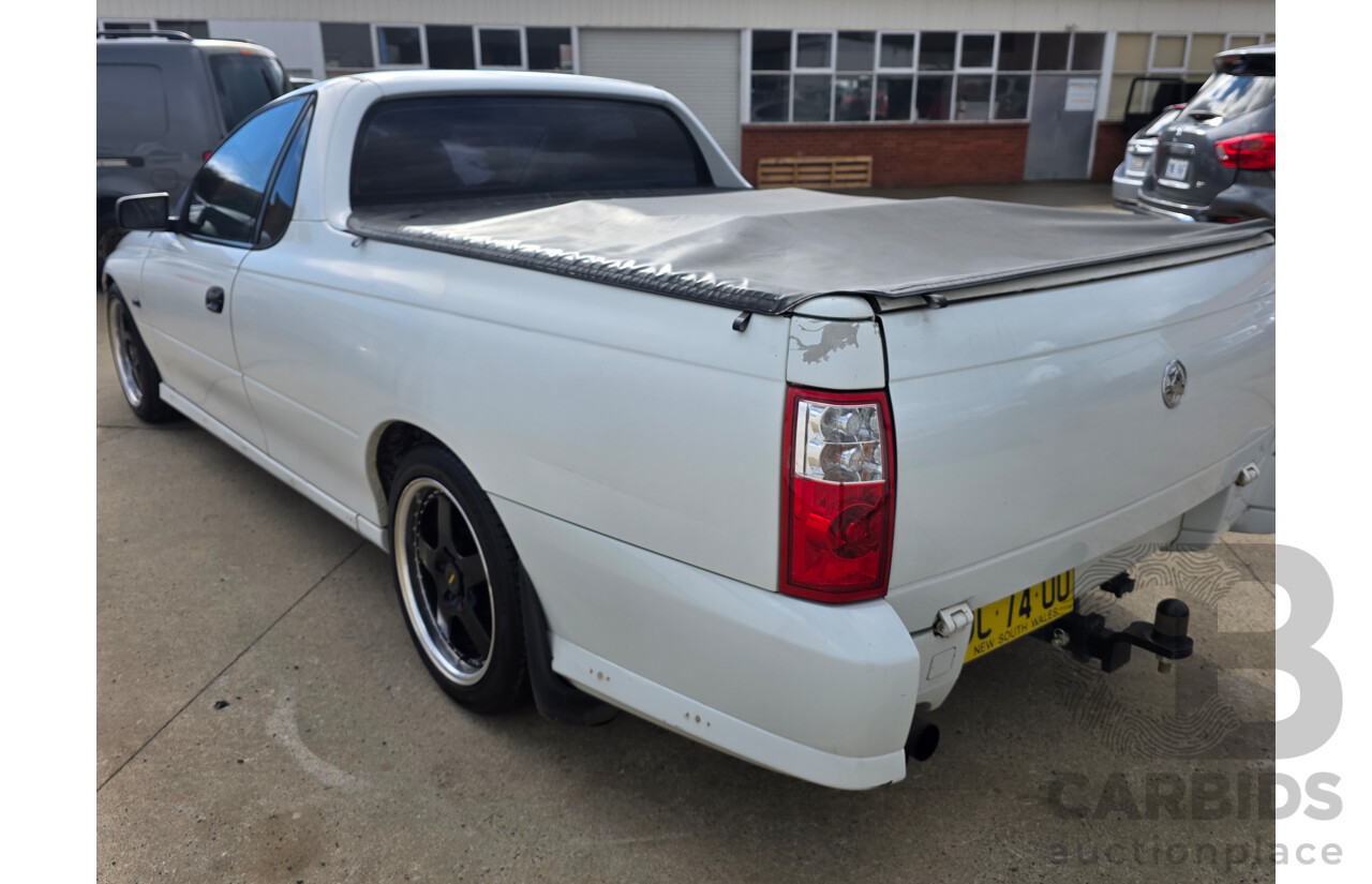8/2005 Holden Commodore  VZ Utility White 3.6L