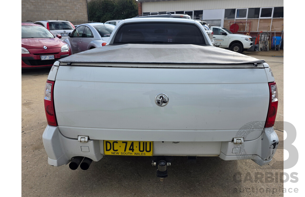 8/2005 Holden Commodore  VZ Utility White 3.6L