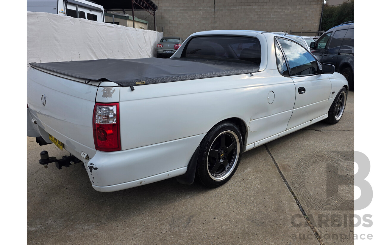 8/2005 Holden Commodore  VZ Utility White 3.6L