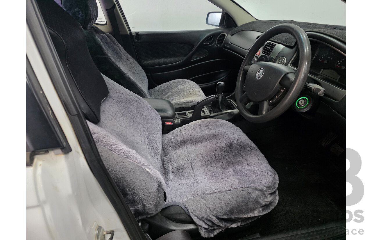 8/2005 Holden Commodore  VZ Utility White 3.6L