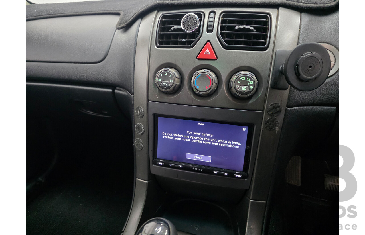 8/2005 Holden Commodore  VZ Utility White 3.6L