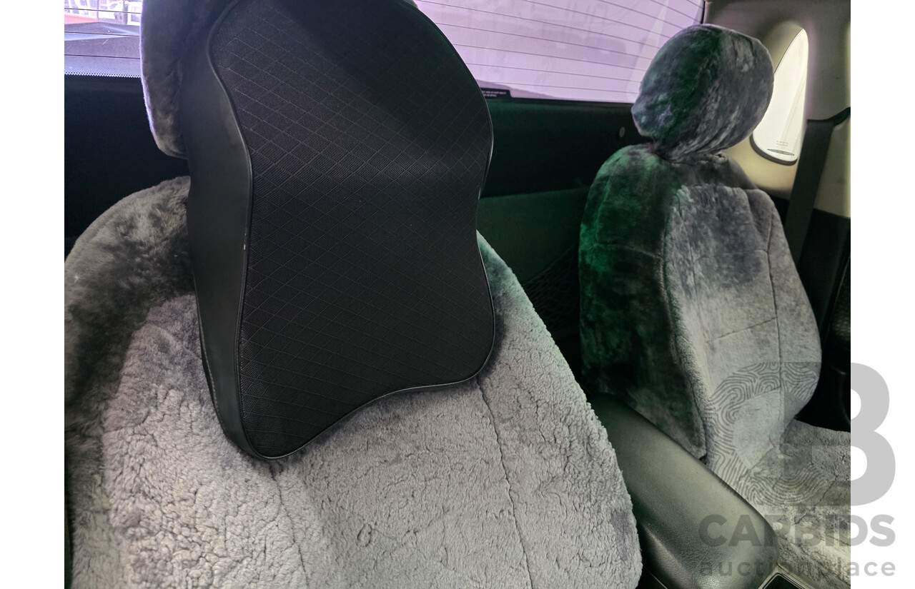 8/2005 Holden Commodore  VZ Utility White 3.6L