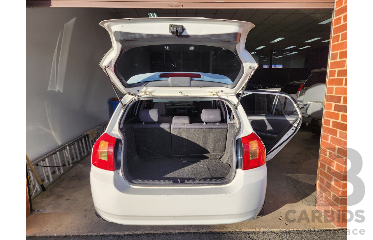 8/2002 Toyota Corolla Ascent SECA ZZE122R 5d Hatchback White 1.8L