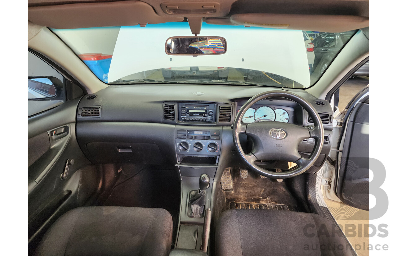 8/2002 Toyota Corolla Ascent SECA ZZE122R 5d Hatchback White 1.8L