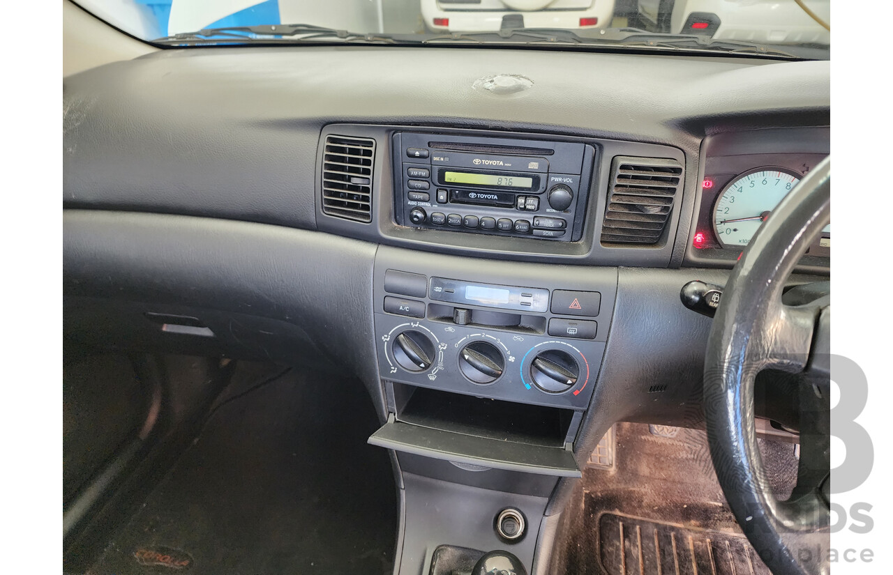 8/2002 Toyota Corolla Ascent SECA ZZE122R 5d Hatchback White 1.8L