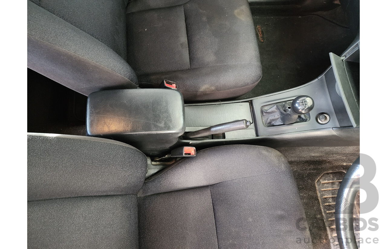 8/2002 Toyota Corolla Ascent SECA ZZE122R 5d Hatchback White 1.8L