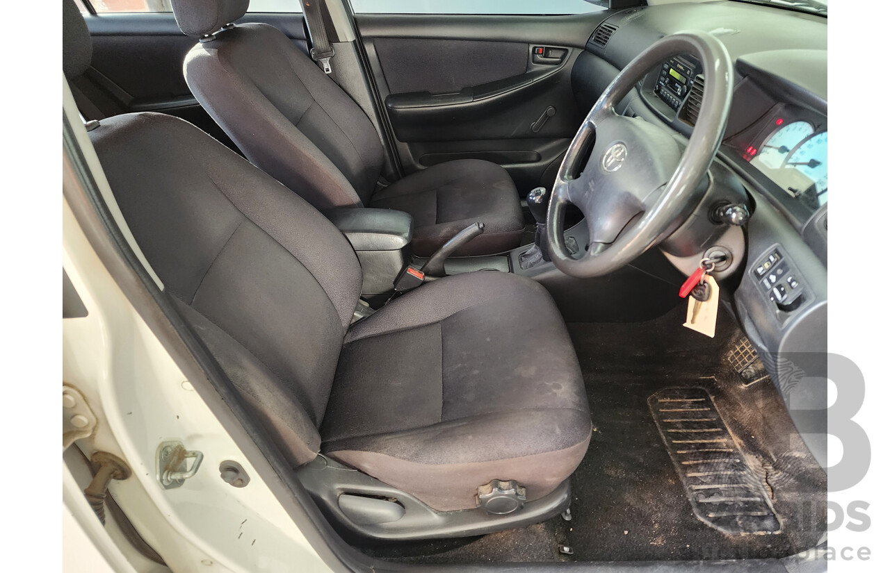 8/2002 Toyota Corolla Ascent SECA ZZE122R 5d Hatchback White 1.8L