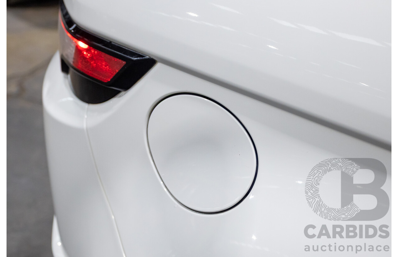 01/2015 Range Rover Evoque SD4 Dynamic (AWD) LV MY15 5D Wagon Fuji White Turbo Diesel 2.2L