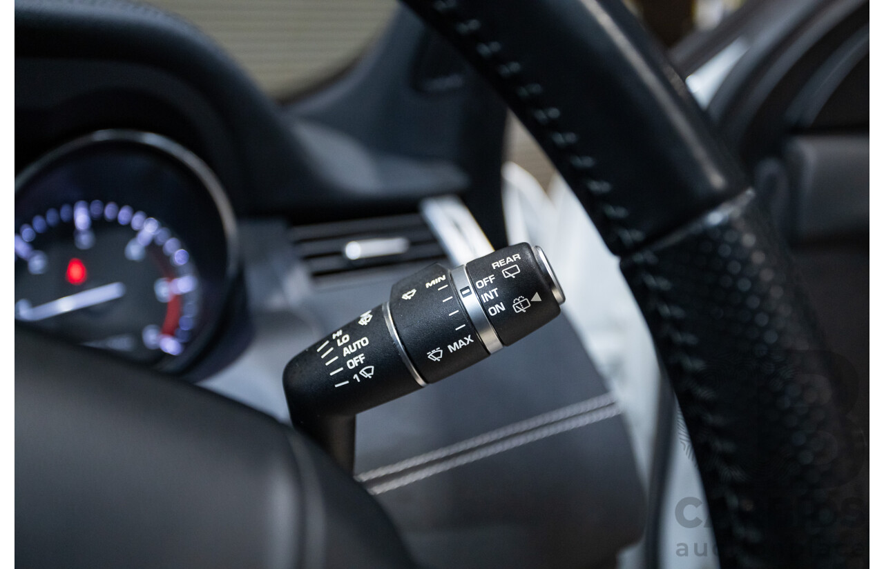 01/2015 Range Rover Evoque SD4 Dynamic (AWD) LV MY15 5D Wagon Fuji White Turbo Diesel 2.2L