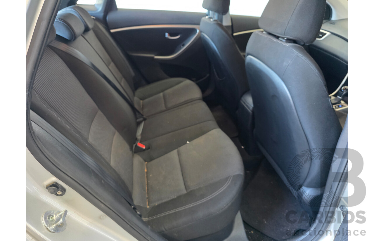 10/2012 Hyundai i30 Active 1.6 CRDi GD 5d Hatchback Sleek Silver Metallic Turbo Diesel 1.6L