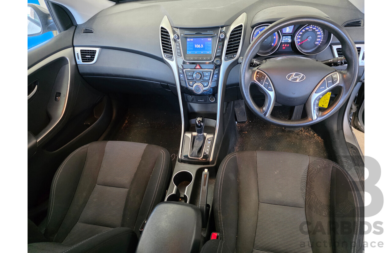 10/2012 Hyundai i30 Active 1.6 CRDi GD 5d Hatchback Sleek Silver Metallic Turbo Diesel 1.6L
