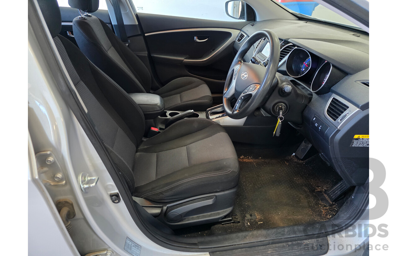 10/2012 Hyundai i30 Active 1.6 CRDi GD 5d Hatchback Sleek Silver Metallic Turbo Diesel 1.6L