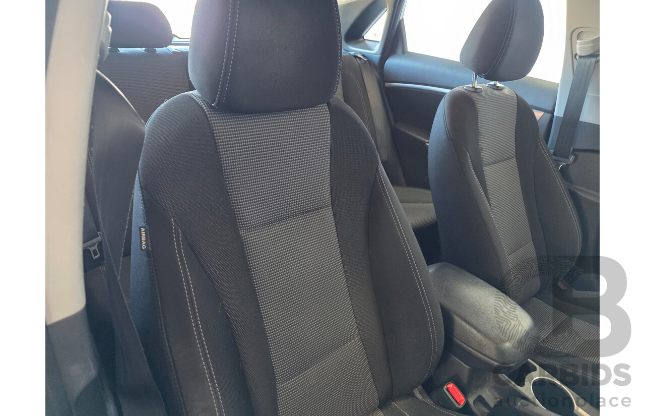 10/2012 Hyundai i30 Active 1.6 CRDi GD 5d Hatchback Sleek Silver Metallic Turbo Diesel 1.6L