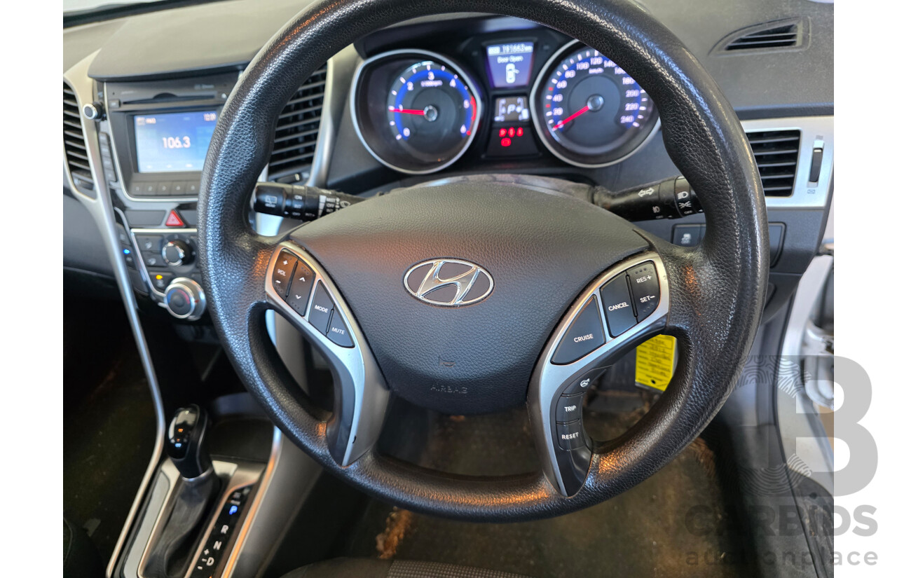 10/2012 Hyundai i30 Active 1.6 CRDi GD 5d Hatchback Sleek Silver Metallic Turbo Diesel 1.6L