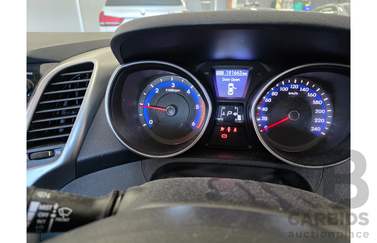 10/2012 Hyundai i30 Active 1.6 CRDi GD 5d Hatchback Sleek Silver Metallic Turbo Diesel 1.6L