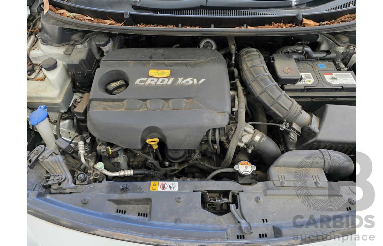 10/2012 Hyundai i30 Active 1.6 CRDi GD 5d Hatchback Sleek Silver Metallic Turbo Diesel 1.6L