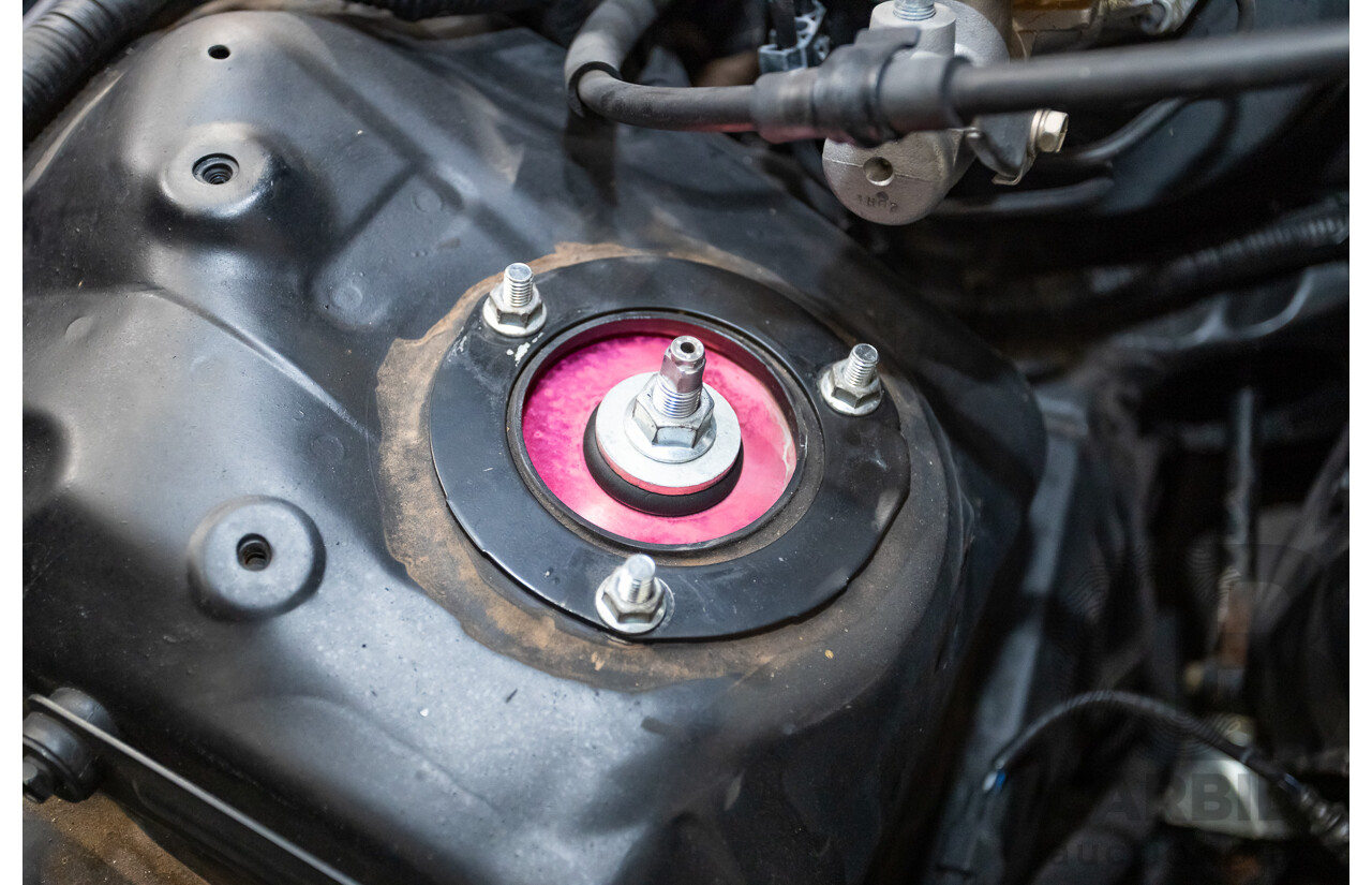 9/2001 Lexus IS200 GXE10R 4d Sedan Sunburst Orange 2.0L