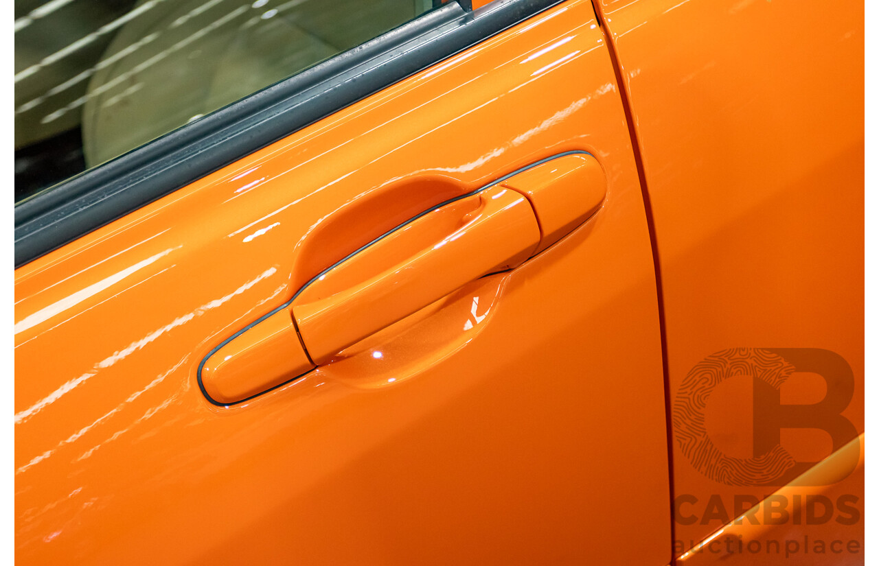 9/2001 Lexus IS200 GXE10R 4d Sedan Sunburst Orange 2.0L