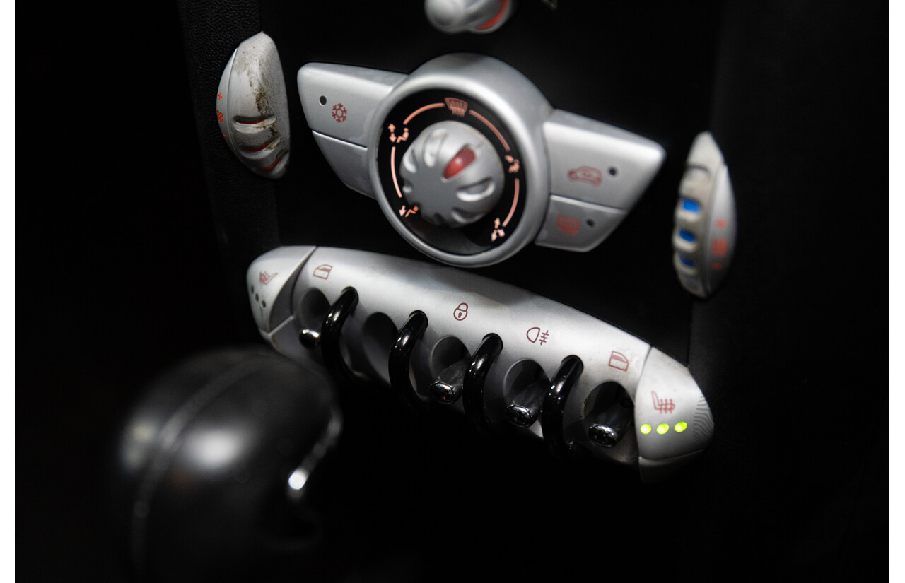 9/2009 Mini Cooper D R56 2d Hatchback Horizon Blue Metallic/Pepper White Roof Turbo Diesel 1.6L