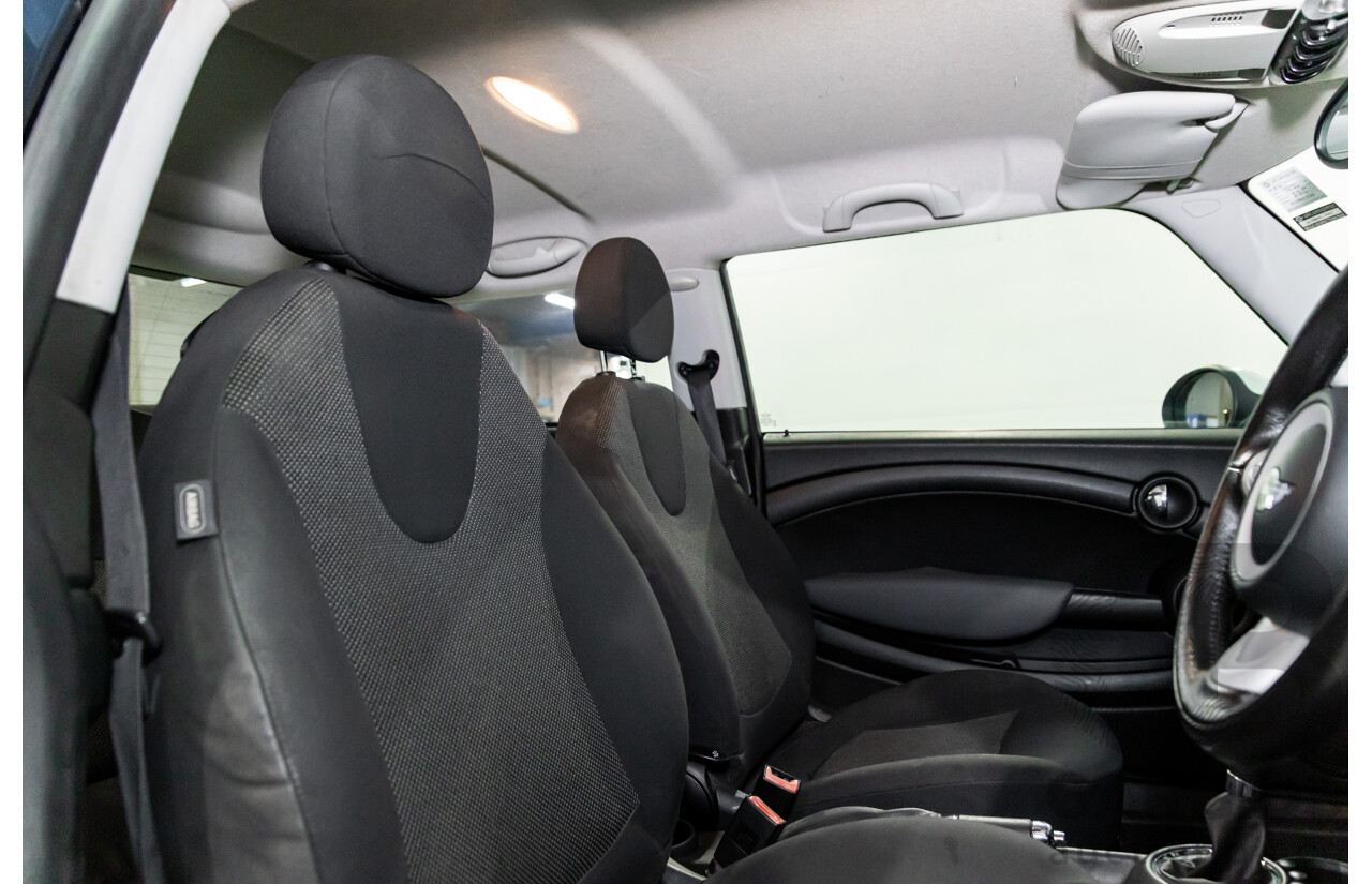 9/2009 Mini Cooper D R56 2d Hatchback Horizon Blue Metallic/Pepper White Roof Turbo Diesel 1.6L