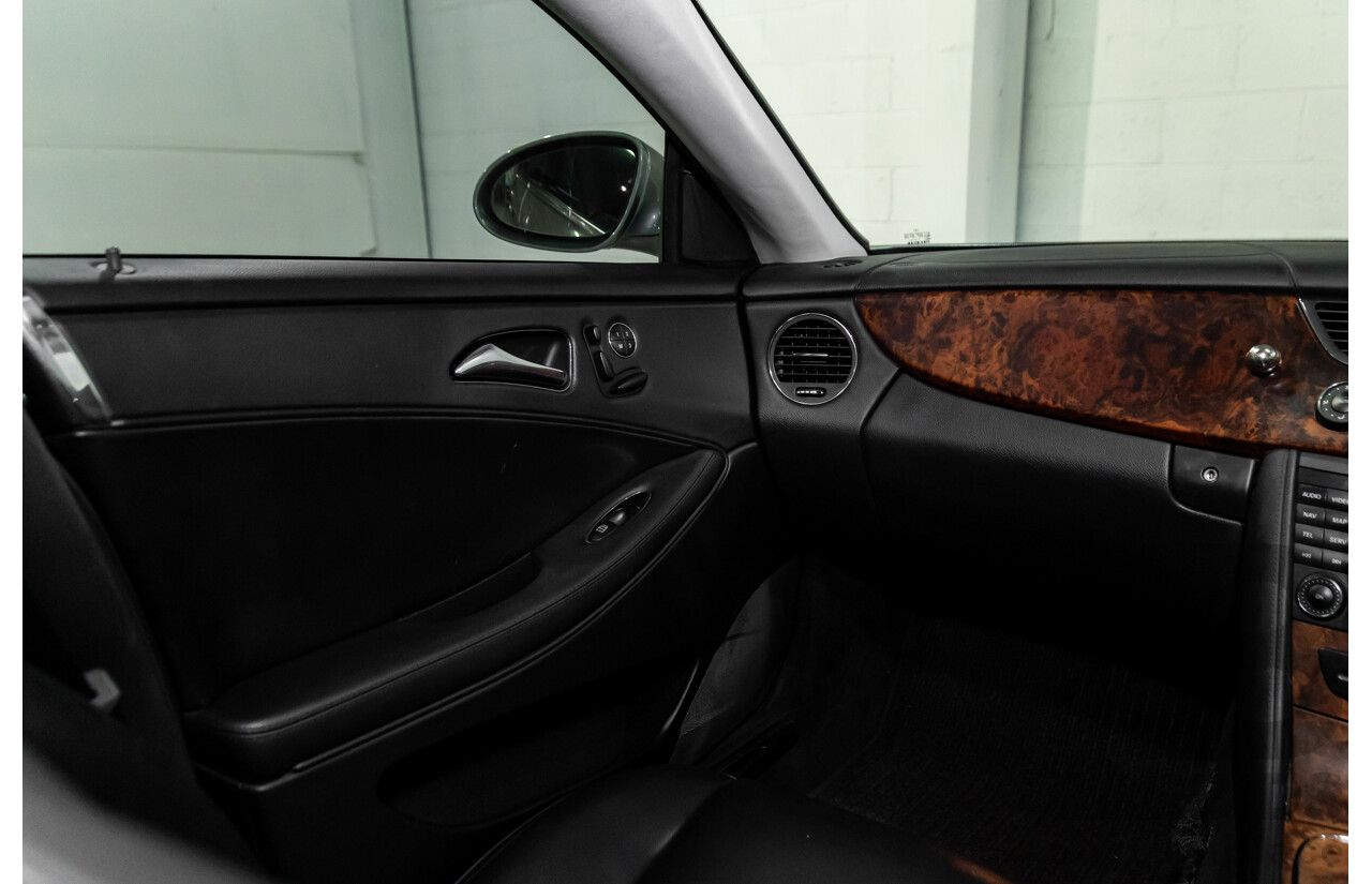 8/2005 Mercedes-Benz CLS 350 219 4d Coupe Cubanite Silver Metallic V6 3.5L