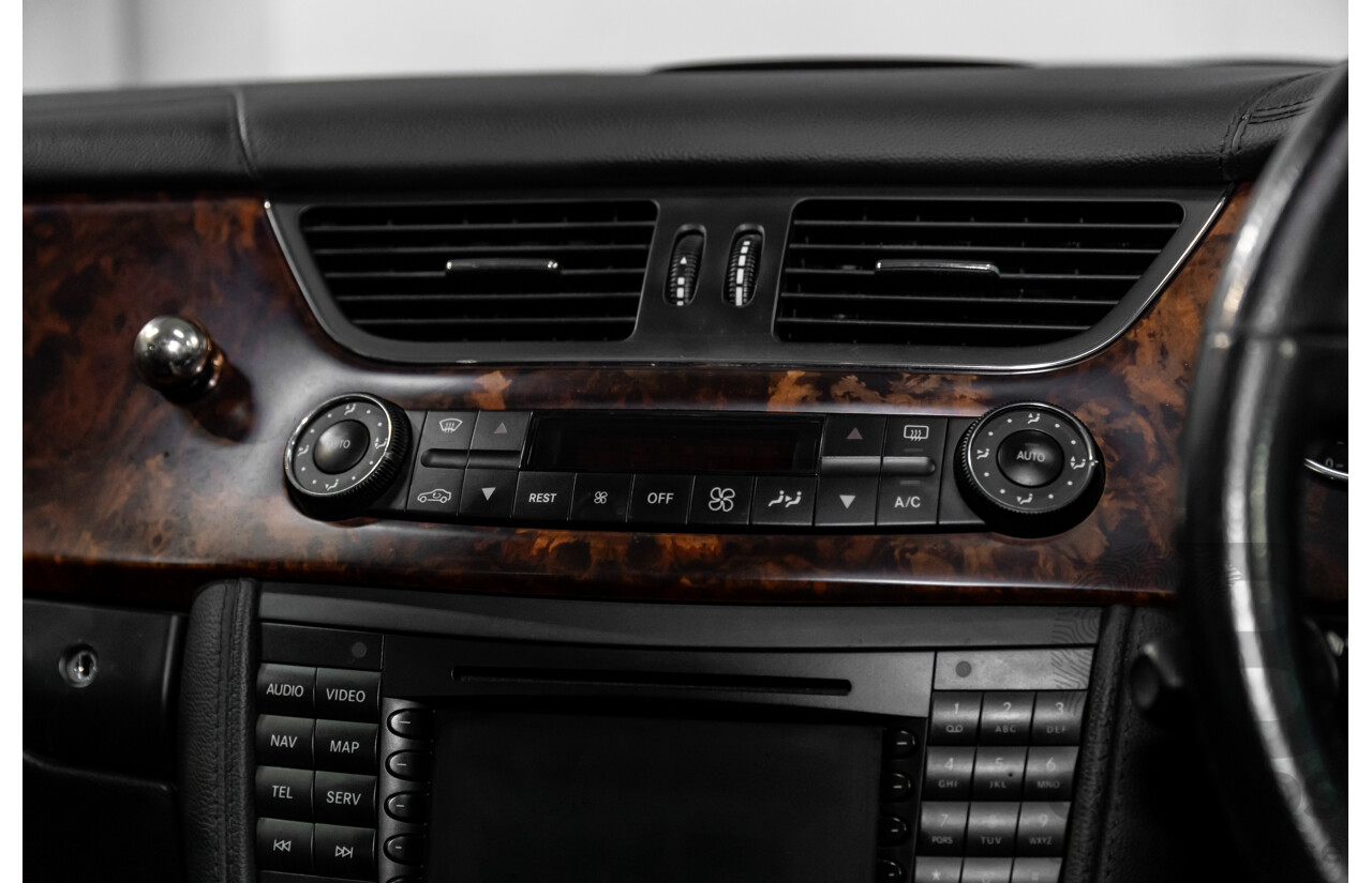 8/2005 Mercedes-Benz CLS 350 219 4d Coupe Cubanite Silver Metallic V6 3.5L