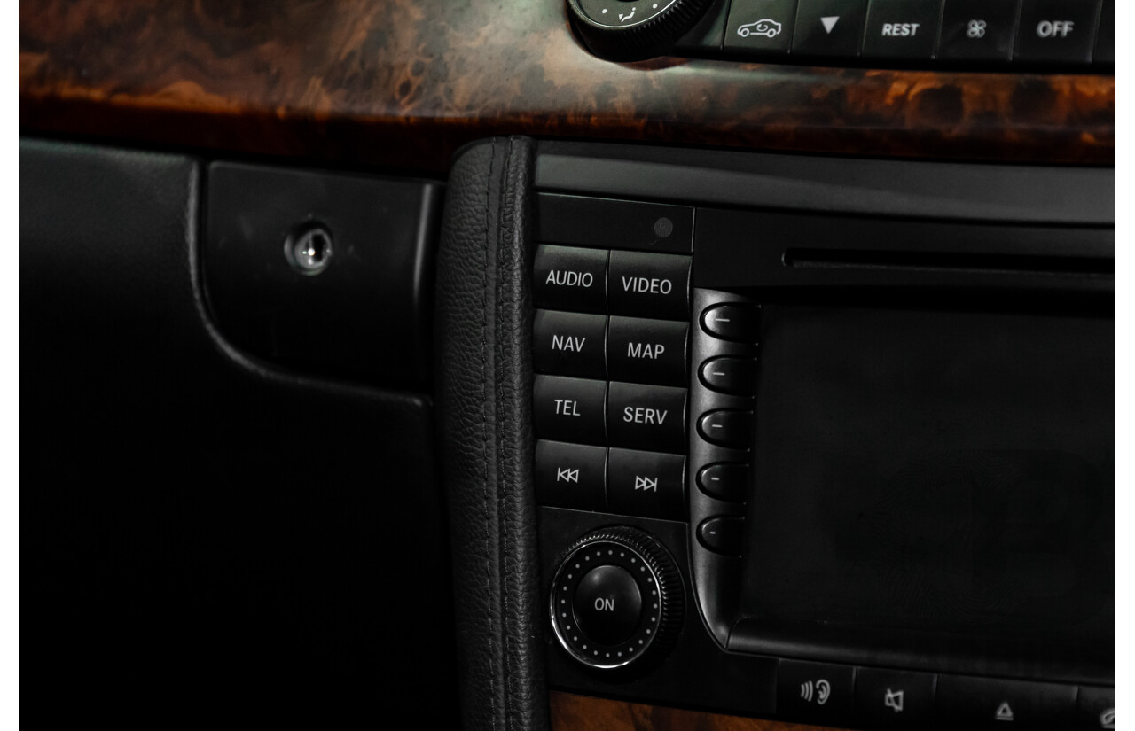 8/2005 Mercedes-Benz CLS 350 219 4d Coupe Cubanite Silver Metallic V6 3.5L